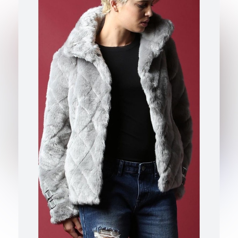 Beulah Style Faux Fur Coat. Grey size S. So fluffy so soft! Great shape/Clean!